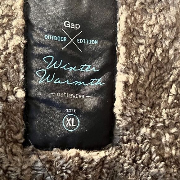 Parka, coat or trench. More of a military green with a fuchsia trim out. - Picture 12 of 16